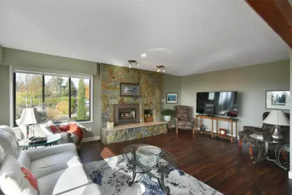 4926 Laurel Avenue, Sechelt, BC, Sechelt — Single Family Residence for sale