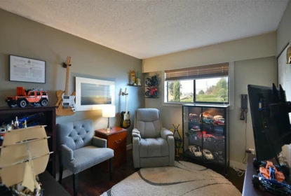 Laundry Room Photo of 4926 Laurel Avenue, Sechelt, BC