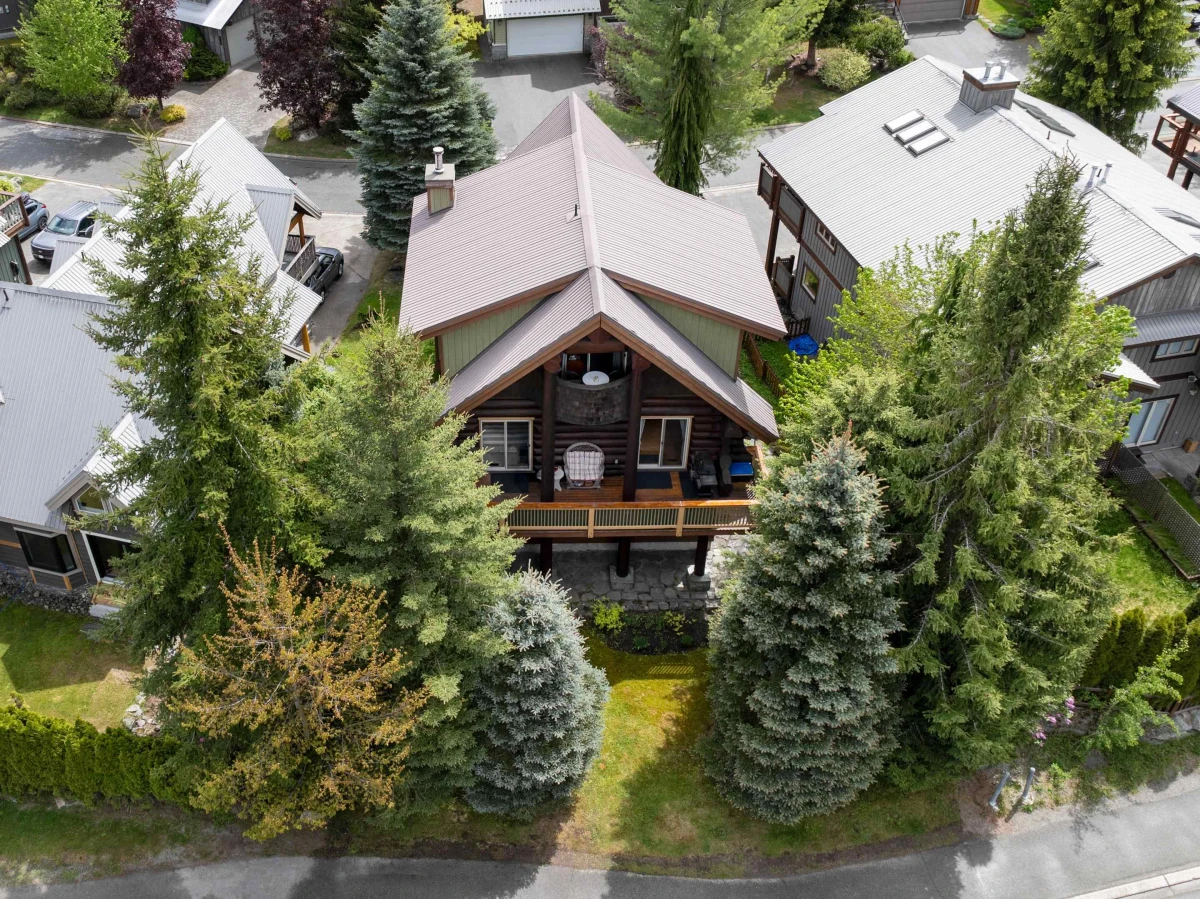 Living Room Photo of 7270 Spruce Grove Circle, Whistler, BC