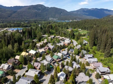 7270 Spruce Grove Circle, Whistler, BC, Whistler — Single Family Residence for sale