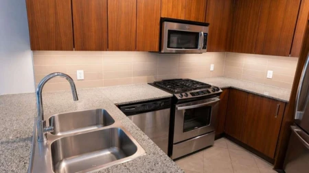 405 5889 Irmin Street, Burnaby, BC, Burnaby — Apartment/Condo for sale