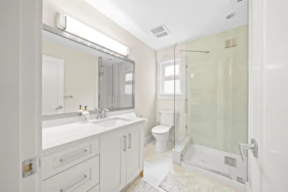 Guest Bathroom Photo of 15412 Kilkee Place, Surrey, BC