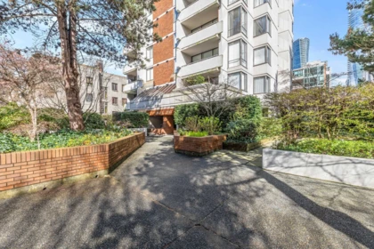 Laundry Room Photo of 904 1127 Barclay Street, Vancouver, BC