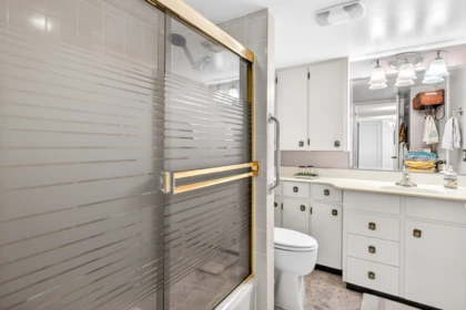 Powder Room Photo of 705 31955 Old Yale Road, Abbotsford, BC