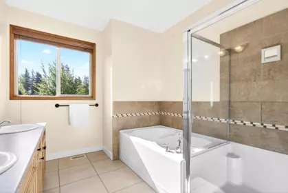 Guest Bathroom Photo of 22 24185 106b Avenue, Maple Ridge, BC
