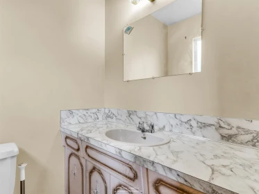 Walk-In Closet Photo of 2553 Bendale Road, North Vancouver, BC