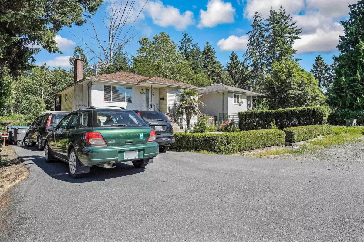 Living Room Photo of 10886 132a Street, Surrey, BC