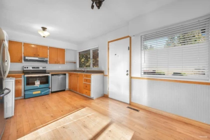 Breakfast Nook Photo of 332 Laurentian Crescent, Coquitlam, BC