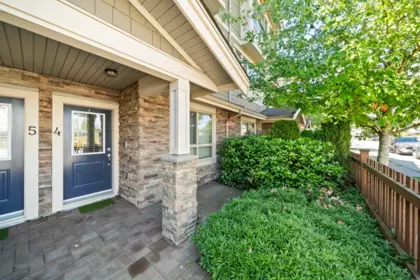4 19752 55a Avenue, Langley, BC, Langley — Townhouse for sale