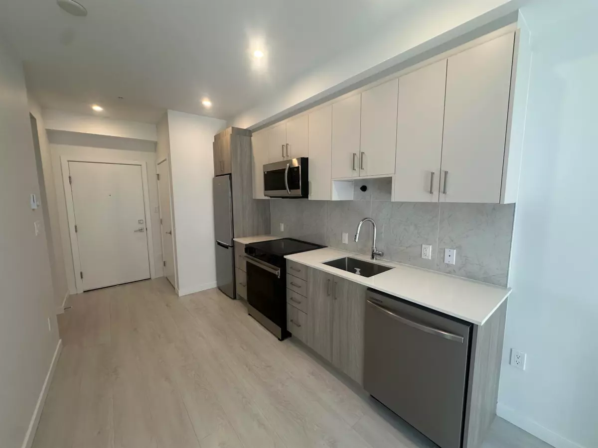 Family Room Photo of W111 13838 108 Avenue, Surrey, BC