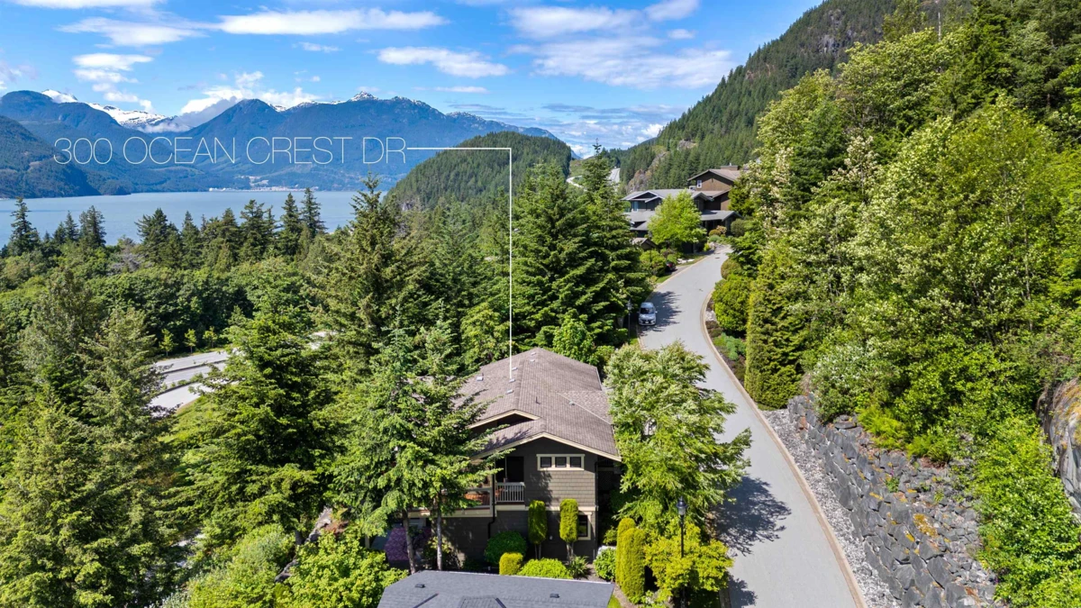 Family Room Photo of 300 Ocean Crest Drive, West Vancouver, BC