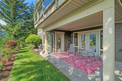 Entry Foyer Photo of 300 Ocean Crest Drive, West Vancouver, BC