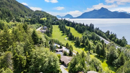 Front Yard Photo of 300 Ocean Crest Drive, West Vancouver, BC