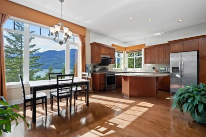 Kitchen Photo of 300 Ocean Crest Drive, West Vancouver, BC