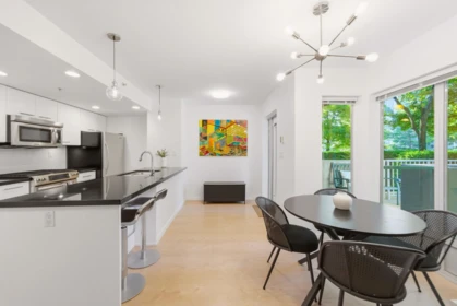 Kitchen Island Photo of TH1 1288 Chesterfield Avenue, North Vancouver, BC