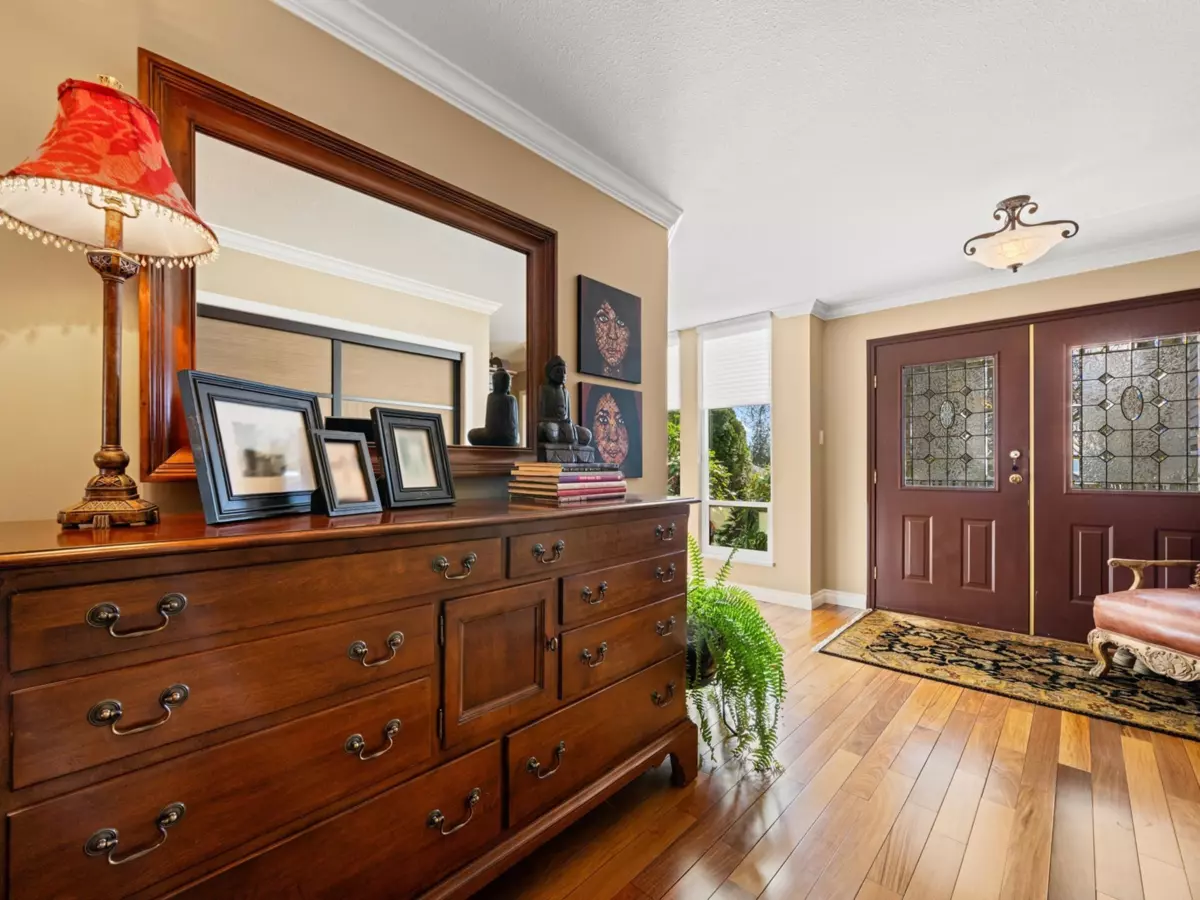 Dining Area Photo of 13383 14a Avenue, Surrey, BC