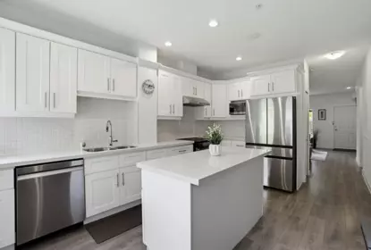 Kitchen Island Photo of 94 1055 Riverwood Gate, Port Coquitlam, BC