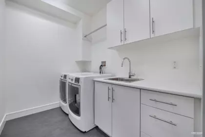Powder Room Photo of 3853 W 14th Avenue, Vancouver, BC
