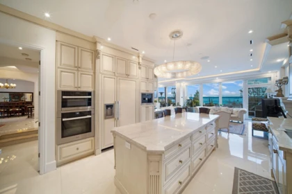 Hot Tub / Spa Photo of 2538 Ottawa Avenue, West Vancouver, BC