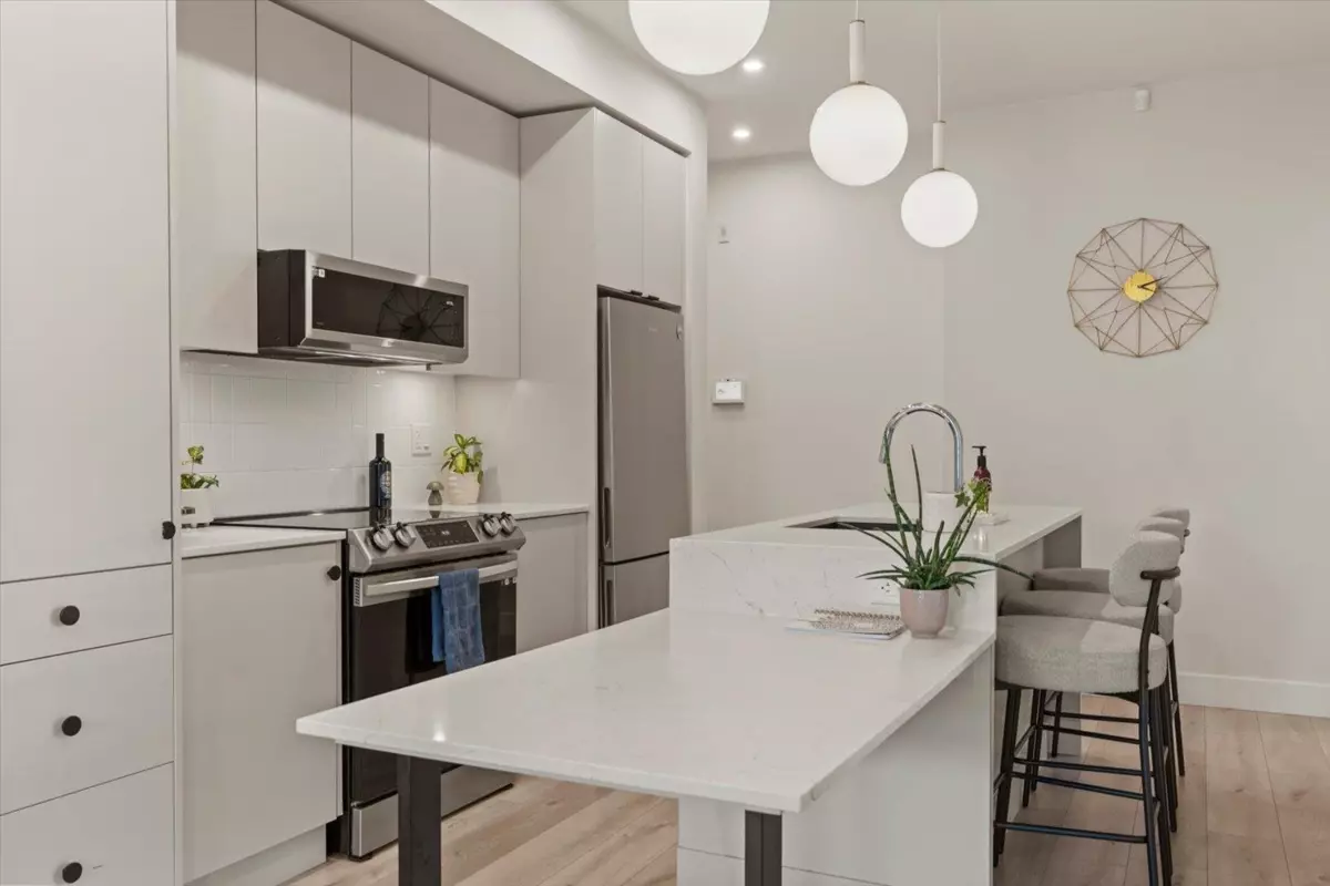 Dining Area Photo of 211 45511 Campus Drive, Chilliwack, BC