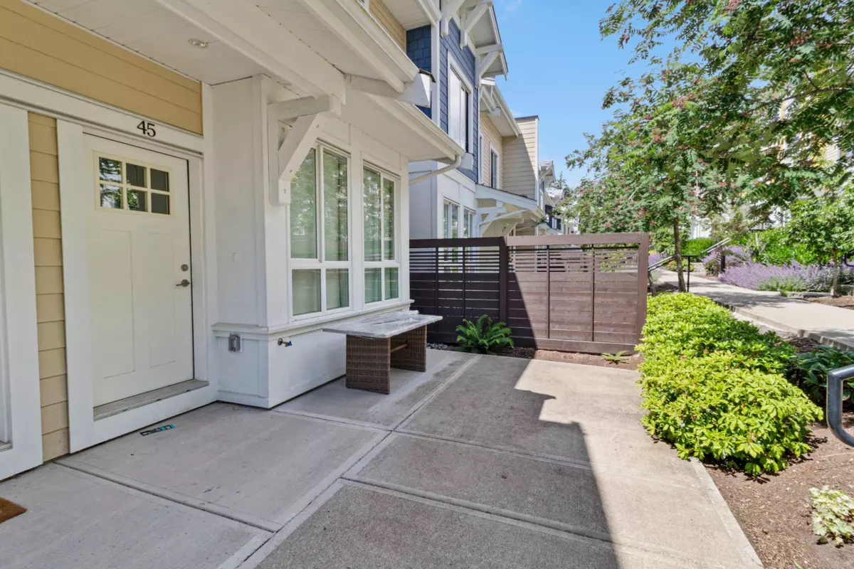 Family Room Photo of 45 16561 17a Avenue, Surrey, BC