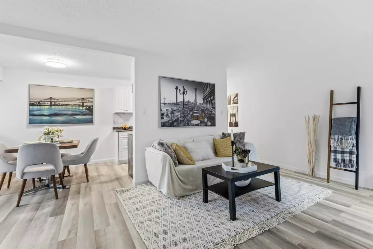 Living Room Photo of 104 425 Ash Street, New Westminster, BC