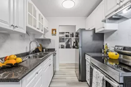 Kitchen Island Photo of 104 425 Ash Street, New Westminster, BC