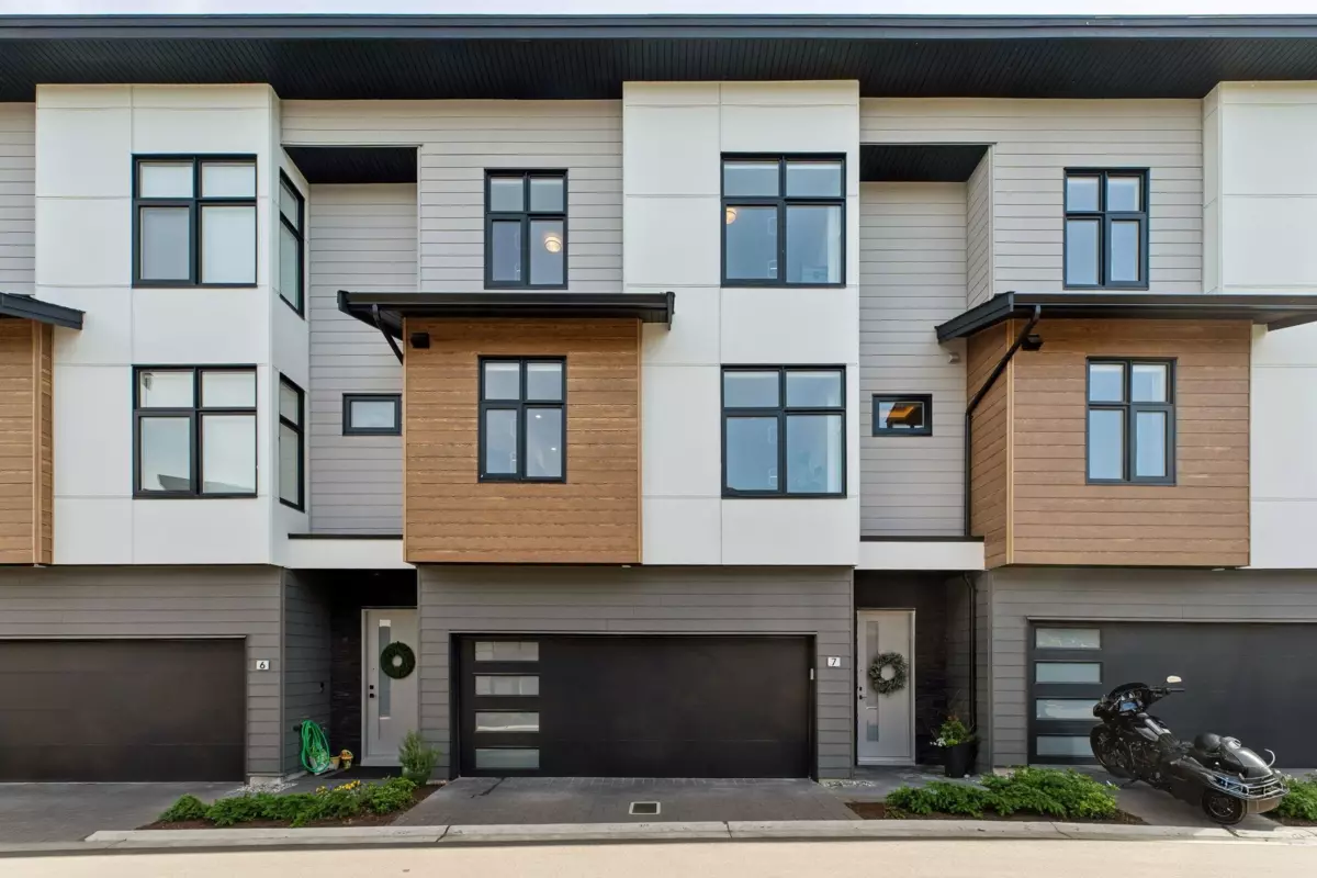 Living Room Photo of 7 3075 160 Street, Surrey, BC