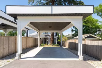 Garage Interior Photo of 1 122 Eighth Avenue, New Westminster, BC