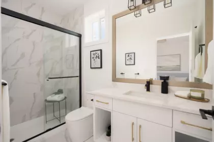Guest Bathroom Photo of 1 122 Eighth Avenue, New Westminster, BC