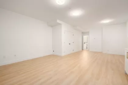 Mudroom Photo of 1 122 Eighth Avenue, New Westminster, BC