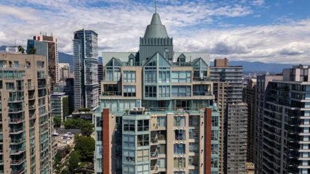 Hot Tub / Spa Photo of 3402 939 Homer Street, Vancouver, BC