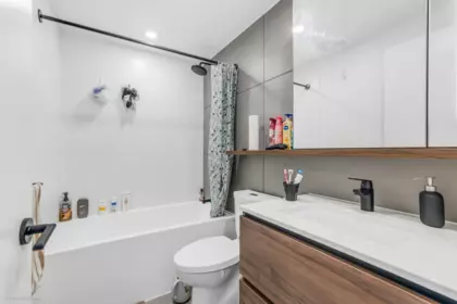 Primary Bathroom Photo of 1810 13428 105 Avenue, Surrey, BC