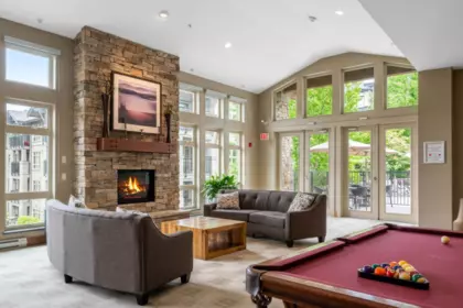 Entry Foyer Photo of 7 3138 Dayanee Springs Boulevard, Coquitlam, BC