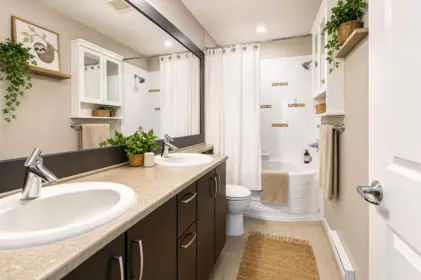 Primary Bathroom Photo of 7 3138 Dayanee Springs Boulevard, Coquitlam, BC