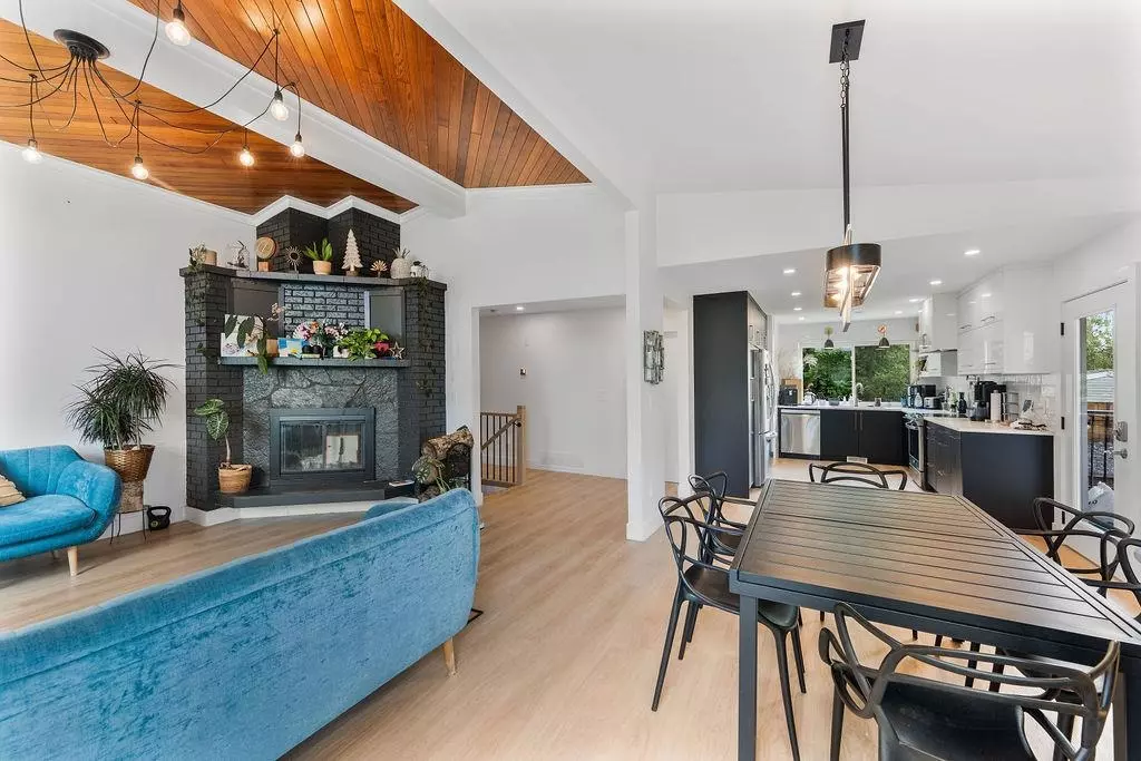 Dining Area Photo of 14180 Kindersley Drive, Surrey, BC