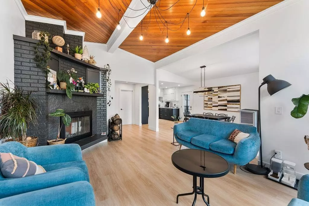 Living Room Photo of 14180 Kindersley Drive, Surrey, BC