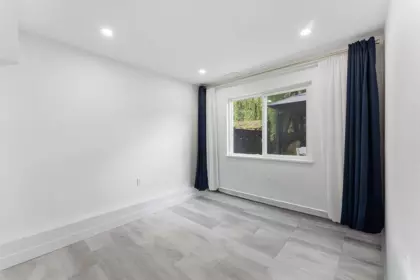 Hallway Photo of 14180 Kindersley Drive, Surrey, BC