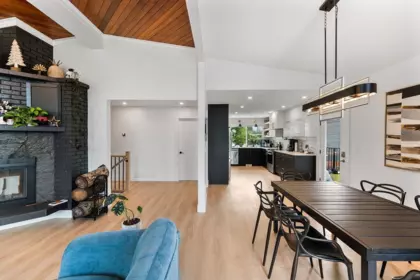 Kitchen Island Photo of 14180 Kindersley Drive, Surrey, BC