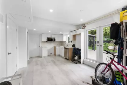 Mudroom Photo of 14180 Kindersley Drive, Surrey, BC