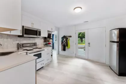 Powder Room Photo of 14180 Kindersley Drive, Surrey, BC