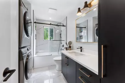 Primary Bathroom Photo of 14180 Kindersley Drive, Surrey, BC