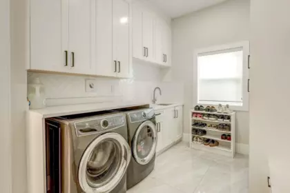 Primary Bathroom Photo of 18626 57 Avenue, Surrey, BC