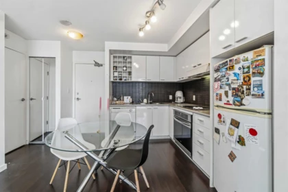 Kitchen Island Photo of 809 668 Citadel Parade, Vancouver, BC