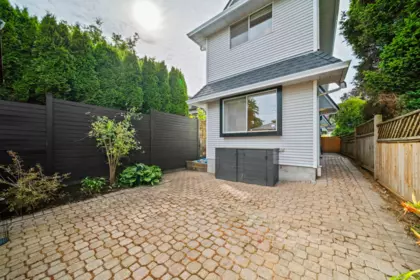 Entry Foyer Photo of 224 Fourth Avenue, New Westminster, BC