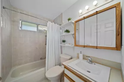 Guest Bathroom Photo of 224 Fourth Avenue, New Westminster, BC