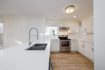 Family Room Photo of 140 Shoreline Circle, Port Moody, BC