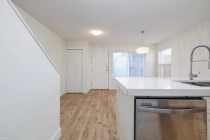 Kitchen Photo of 140 Shoreline Circle, Port Moody, BC