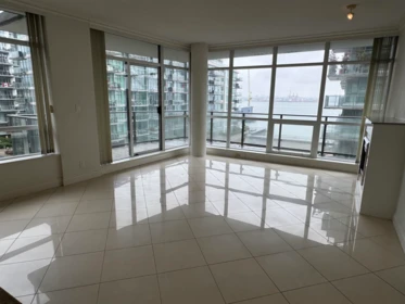 604 162 Victory Ship Way, North Vancouver, BC, North Vancouver — Apartment/Condo for sale