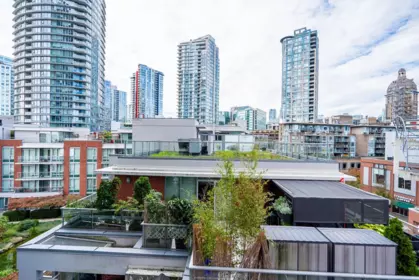 Backyard Photo of 806 58 Keefer Place, Vancouver, BC